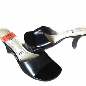 NWT black sandals heels 6.5